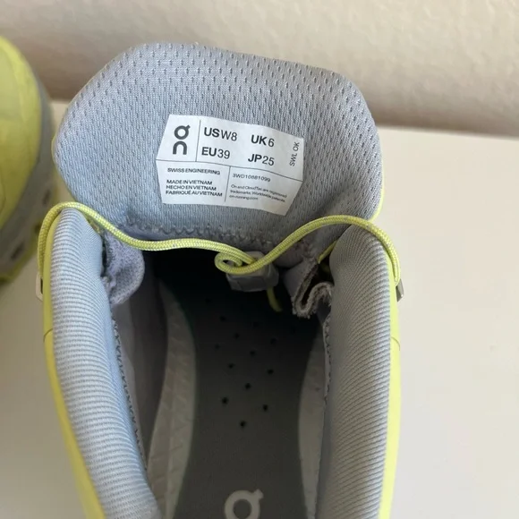 On Running Cloudtrax Waterproof Hiking Shoes Women’s 8 Gray Yellow - Picture 8 of 10